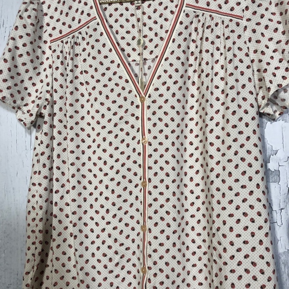 Max Studio Ivory  Short Sleeve Ladybug Print Sz M - Picture 3 of 8